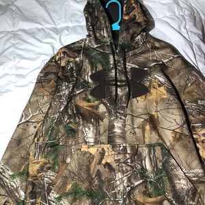 Under Armour sweatshirt